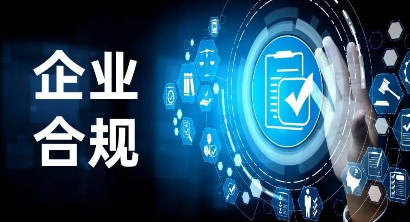 一个人用放大镜仔细查看手机上的电子交割单截图
