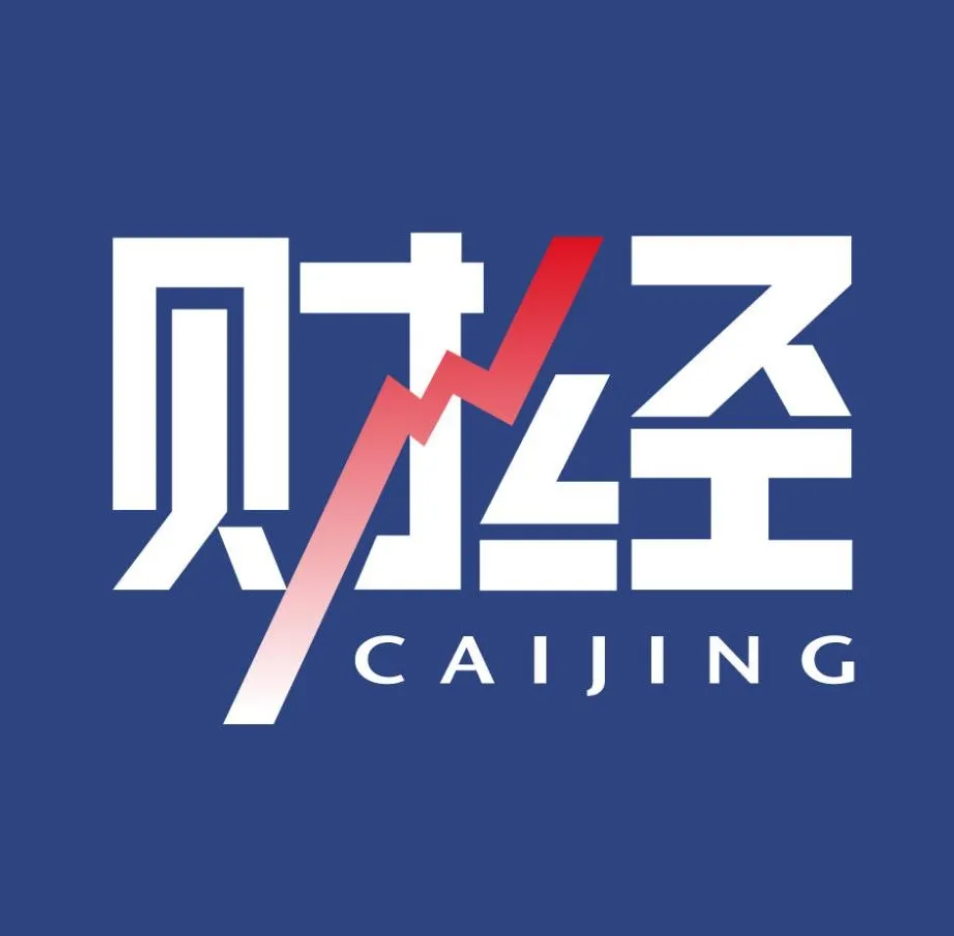 一位投资者正在手机上操作股票开户流程